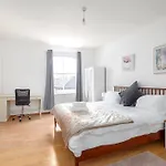 Modern 3-Bedroom Haven In Vibrant Brixton