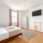 Modern 3-Bedroom Haven In Vibrant Brixton