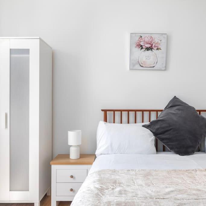 Modern 3-bedroom Haven In Vibrant Brixton Londra