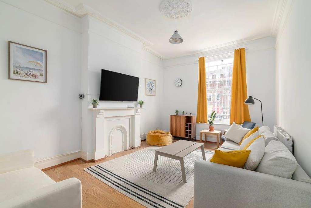 Modern 3-bedroom Haven In Vibrant Brixton Appartamento