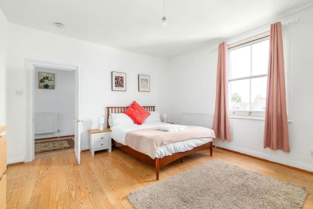 Modern 3-bedroom Haven In Vibrant Brixton *